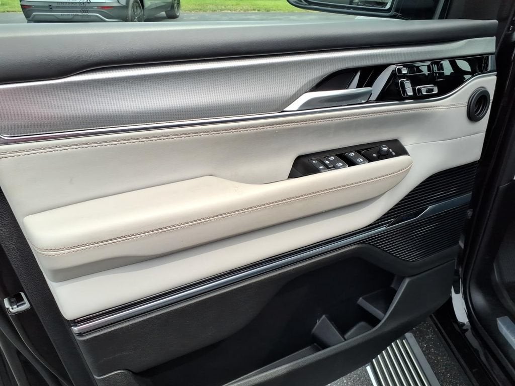 2023 Jeep Grand Wagoneer BASE