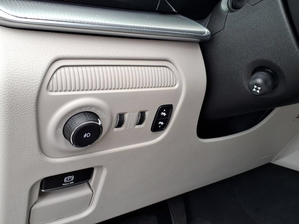 2023 Jeep Grand Wagoneer BASE
