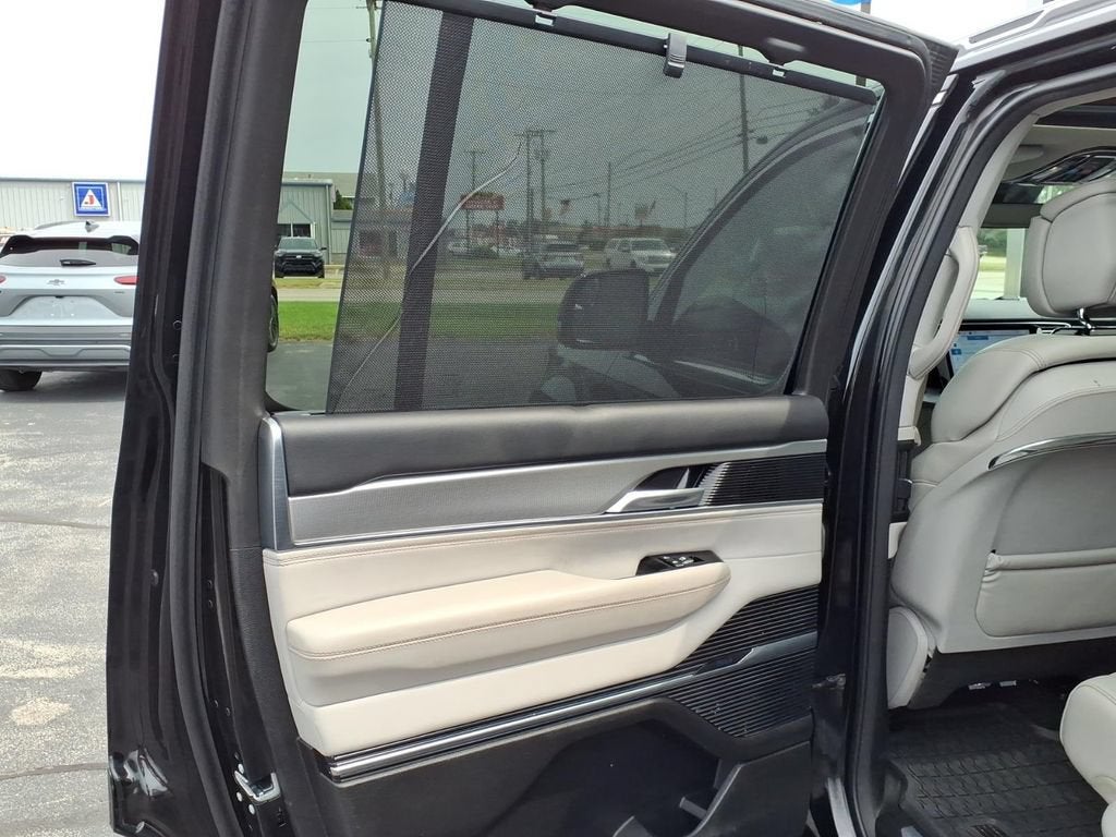 2023 Jeep Grand Wagoneer BASE