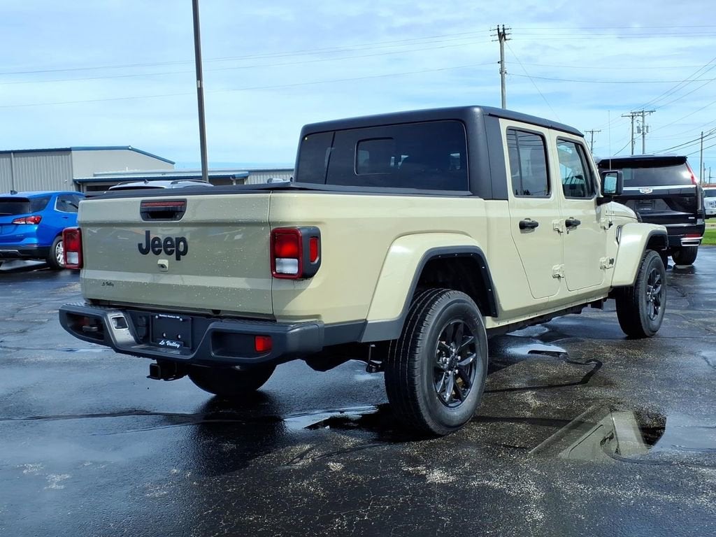 2022 Jeep Gladiator Sport S