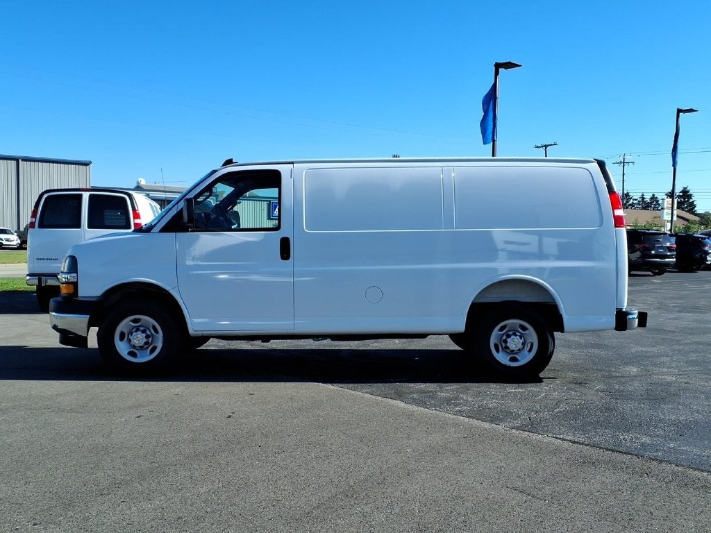 2025 Chevrolet Express Cargo WT