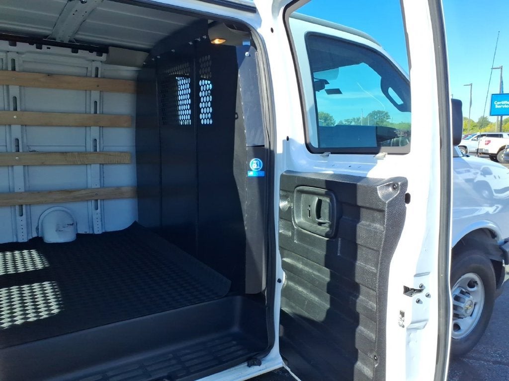 2025 Chevrolet Express Cargo WT