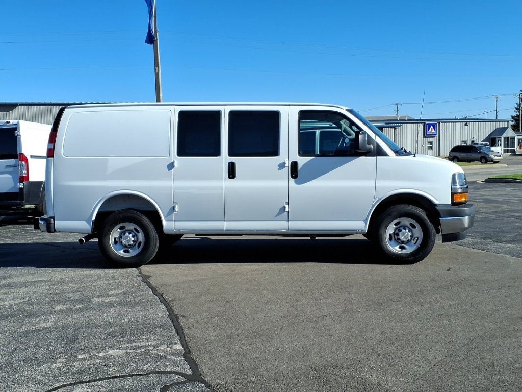 2025 Chevrolet Express Cargo WT