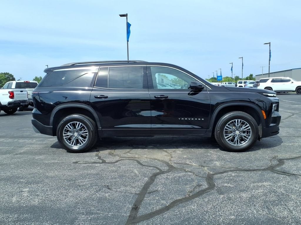 2024 Chevrolet Traverse LT