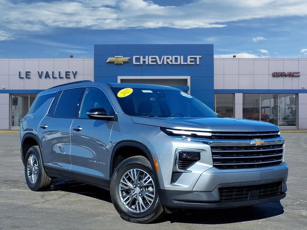 2025 Chevrolet Traverse LT