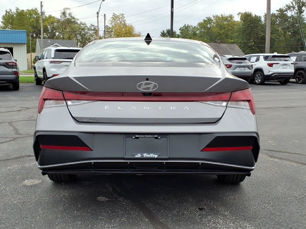 2025 Hyundai Elantra SEL Convenience